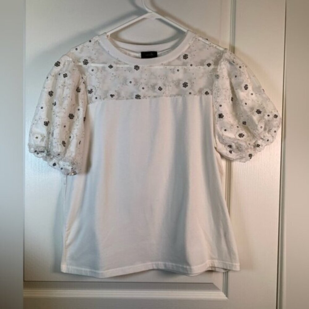 Ontwelfth White Metallic Gold Lace Daisy Floral Embroidered Puffy Sleeve Blouse